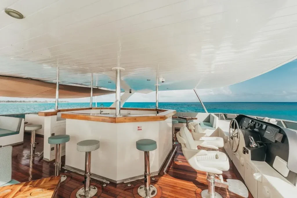 Groove boat